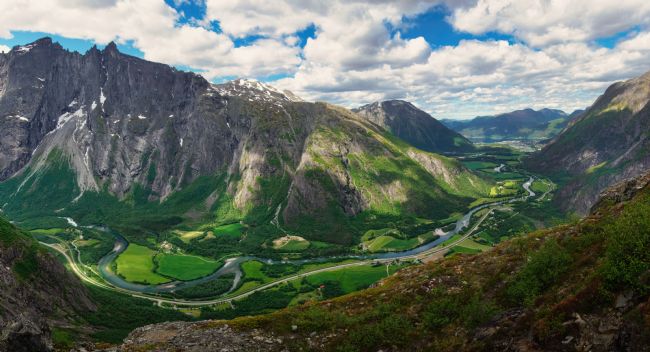 Janet Carmichael | Trollveggen Panorama