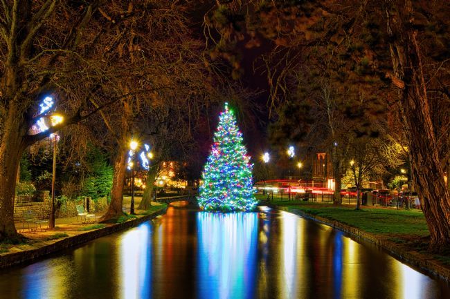 Janet Carmichael | Christmas at Bourton on the Water